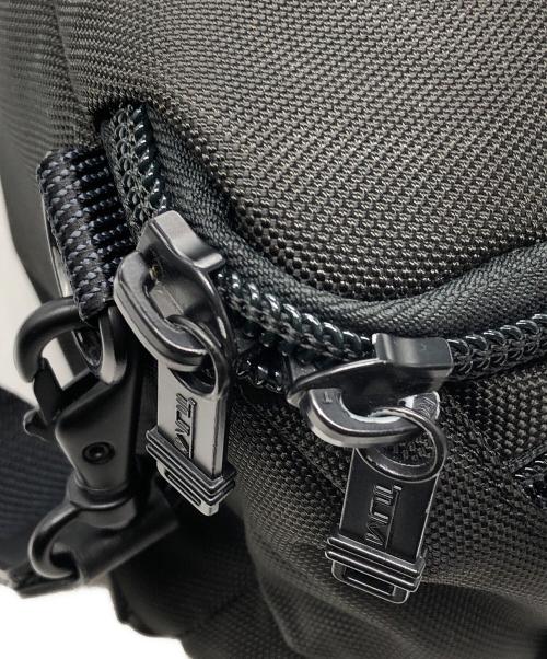 TUMI（トゥミ）TUMI (トゥミ) ケリー スリングバッグ ブラックの古着・服飾アイテム