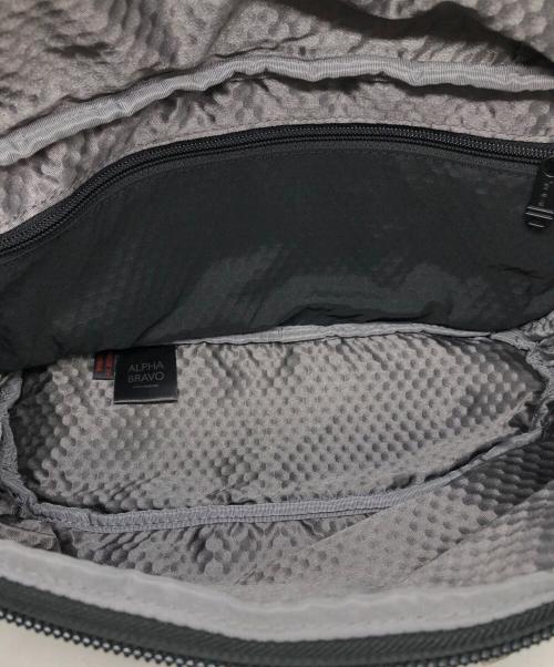 TUMI（トゥミ）TUMI (トゥミ) ケリー スリングバッグ ブラックの古着・服飾アイテム