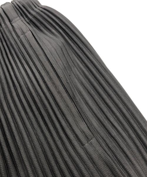 HOMME PLISSE ISSEY MIYAKE（オム プリッセ イッセイ ミヤケ）HOMME PLISSE ISSEY MIYAKE (オム プリッセ イッセイ ミヤケ) プリーツワイドパンツ グレー サイズ:2の古着・服飾アイテム