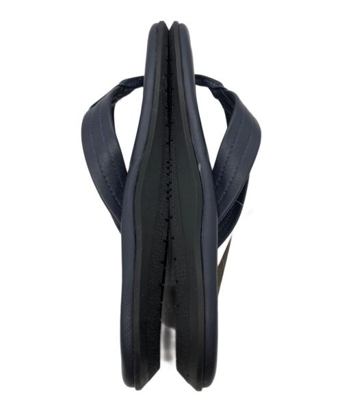 ISLAND SLIPPER（アイランドスリッパ）ISLAND SLIPPER (アイランドスリッパ) レザートングサンダル ネイビー サイズ:9 未使用品の古着・服飾アイテム