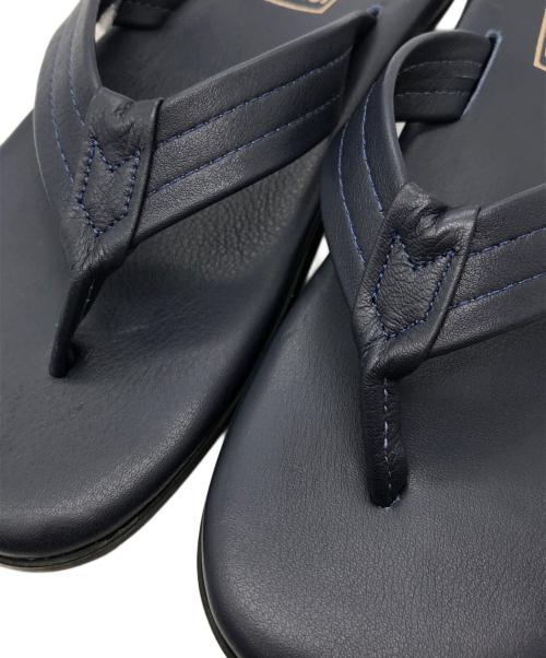 ISLAND SLIPPER（アイランドスリッパ）ISLAND SLIPPER (アイランドスリッパ) レザートングサンダル ネイビー サイズ:9 未使用品の古着・服飾アイテム