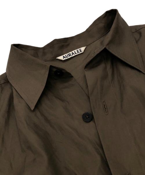 AURALEE（オーラリー）AURALEE (オーラリー) WASHED FINX TWILL BIG SHIRT カーキ サイズ:4の古着・服飾アイテム