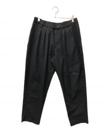 WHITE MOUNTAINEERING（ホワイトマウンテ二アニング）の古着「SOLOTEX STRETCHED TWILL 3 TUCK EASY TAPERED PANTS」｜ブラック