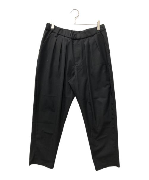 WHITE MOUNTAINEERING（ホワイトマウンテ二アニング）WHITE MOUNTAINEERING (ホワイトマウンテ二アニング) SOLOTEX STRETCHED TWILL 3 TUCK EASY TAPERED PANTS ブラック サイズ:1の古着・服飾アイテム
