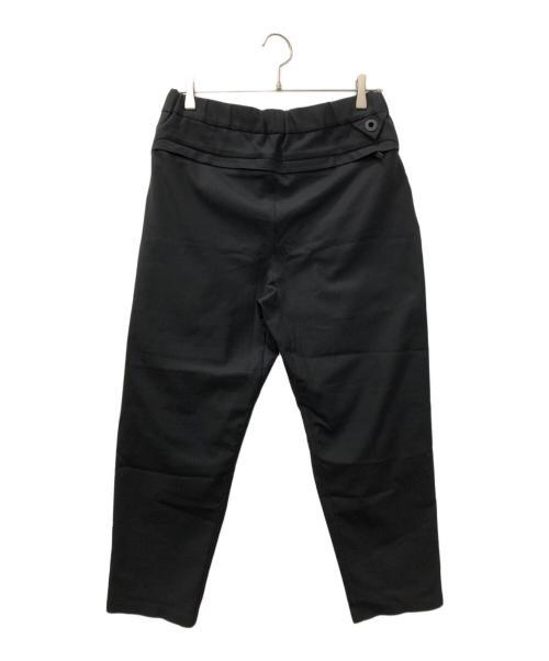 WHITE MOUNTAINEERING（ホワイトマウンテ二アニング）WHITE MOUNTAINEERING (ホワイトマウンテ二アニング) SOLOTEX STRETCHED TWILL 3 TUCK EASY TAPERED PANTS ブラック サイズ:1の古着・服飾アイテム