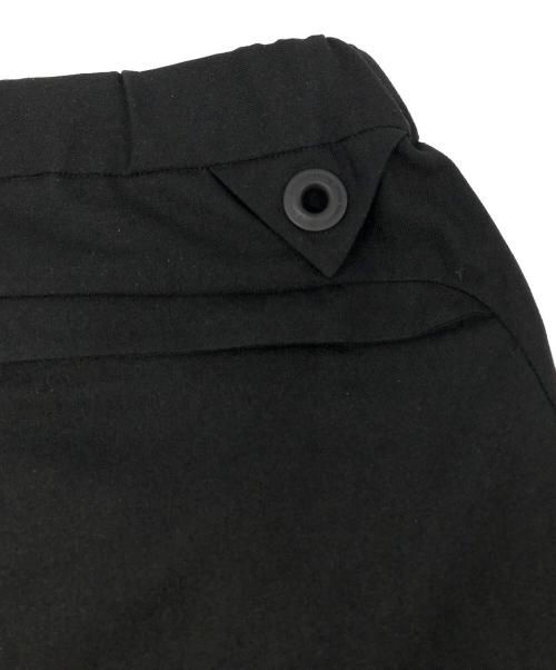 WHITE MOUNTAINEERING（ホワイトマウンテ二アニング）WHITE MOUNTAINEERING (ホワイトマウンテ二アニング) SOLOTEX STRETCHED TWILL 3 TUCK EASY TAPERED PANTS ブラック サイズ:1の古着・服飾アイテム