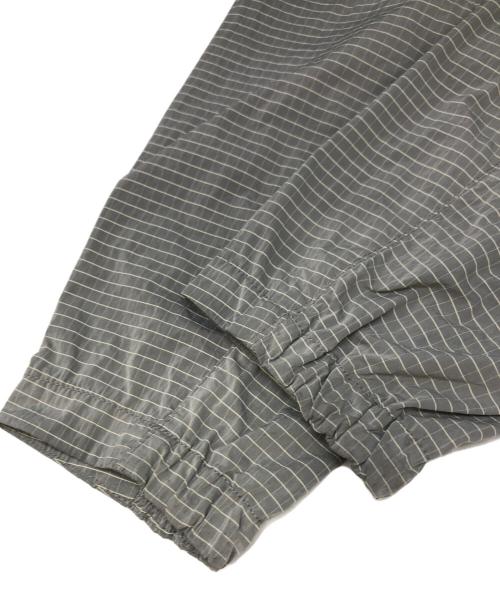 DESCENTE ALLTERRAIN（デザイント オルテライン）DESCENTE ALLTERRAIN (デザイント オルテライン) GREYISH RIPSTOP パーカー グレー サイズ:Mの古着・服飾アイテム