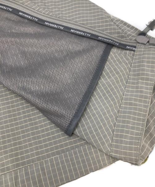 DESCENTE ALLTERRAIN（デザイント オルテライン）DESCENTE ALLTERRAIN (デザイント オルテライン) GREYISH RIPSTOP パーカー グレー サイズ:Mの古着・服飾アイテム