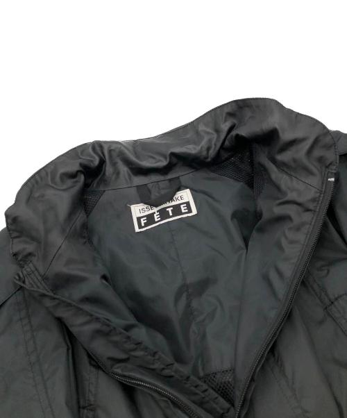 ISSEY MIYAKE FETE（イッセイミヤケフェット）ISSEY MIYAKE FETE (イッセイミヤケフェット) パラシュートコート ブラック サイズ:3の古着・服飾アイテム