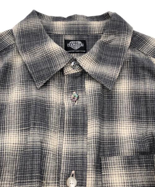 tatoo studio yamada（タトゥースタジオ ヤマダ）tatoo studio yamada (タトゥースタジオ ヤマダ) TSY ORIGINAL OMBRE CHECK SHIRTS グレー サイズ:SIZE Mの古着・服飾アイテム