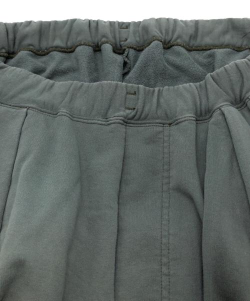 ANCELLM（アンセルム）ANCELLM (アンセルム) WISM (ウィズム) 別注 TUCK SWEAT PANTS グリーン サイズ:SIZE 2の古着・服飾アイテム