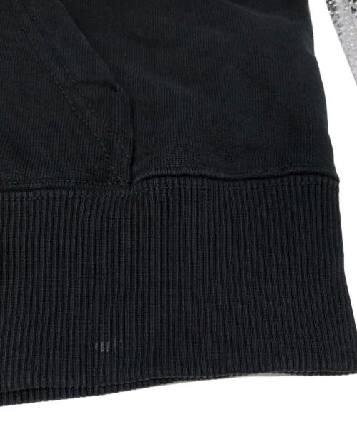 MM6 Maison Margiela（エムエムシックスメゾンマルジェラ）MM6 Maison Margiela (エムエムシックスメゾンマルジェラ) ロゴプリントプルオーバーパーカー ブラック サイズ:Lの古着・服飾アイテム