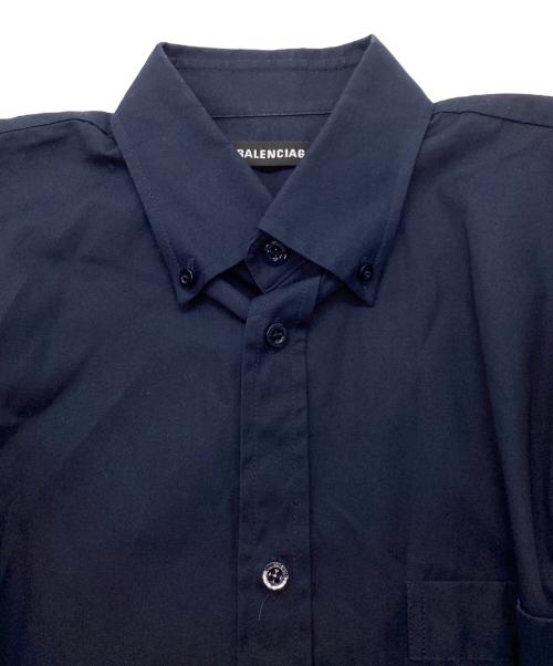 BALENCIAGA（バレンシアガ）BALENCIAGA (バレンシアガ) バックロゴプリント半袖シャツ ネイビー サイズ:SIZE Sの古着・服飾アイテム