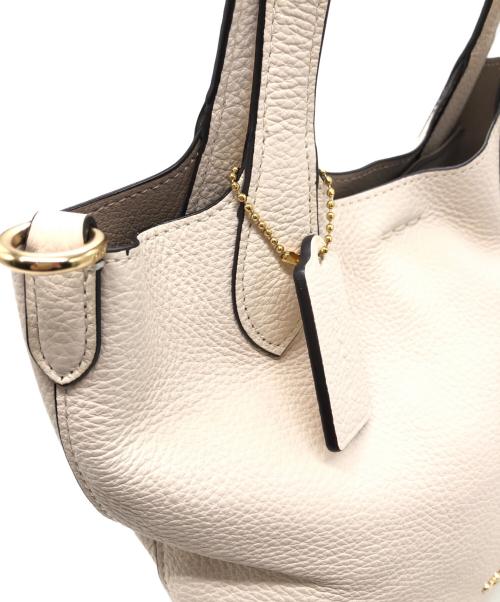 COACH（コーチ）COACH (コーチ) HANNA BUCKET ハンナ バケット 2WAYバッグ アイボリーの古着・服飾アイテム