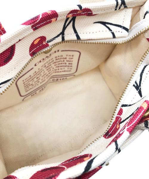 COACH（コーチ）COACH (コーチ) カーゴ トート バッグ 20 チェリープリント レッド×アイボリーの古着・服飾アイテム