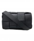 BOTTEGA VENETAボッテガベネタ）の古着「カセットレザーウエストバッグ」｜ブラック