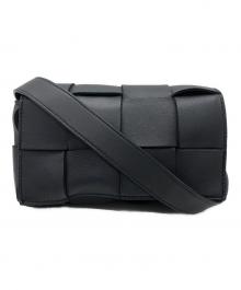 BOTTEGA VENETA（ボッテガベネタ）の古着「カセットレザーウエストバッグ」｜ブラック