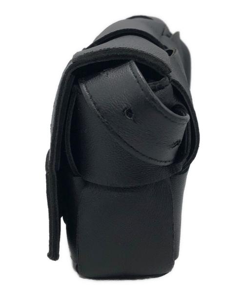 BOTTEGA VENETA（ボッテガベネタ）BOTTEGA VENETA (ボッテガベネタ) カセットレザーウエストバッグ ブラックの古着・服飾アイテム