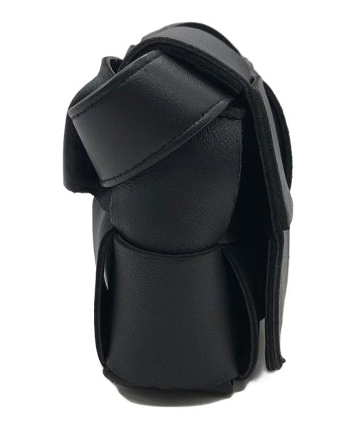 BOTTEGA VENETA（ボッテガベネタ）BOTTEGA VENETA (ボッテガベネタ) カセットレザーウエストバッグ ブラックの古着・服飾アイテム