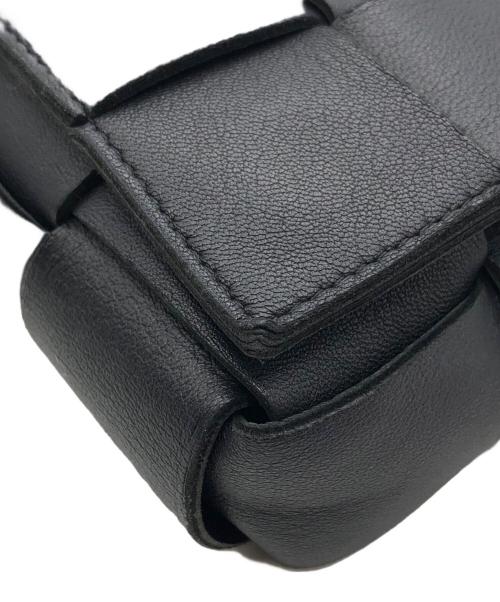 BOTTEGA VENETA（ボッテガベネタ）BOTTEGA VENETA (ボッテガベネタ) カセットレザーウエストバッグ ブラックの古着・服飾アイテム