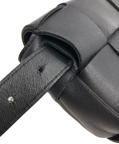 BOTTEGA VENETA（ボッテガベネタ）BOTTEGA VENETA (ボッテガベネタ) カセットレザーウエストバッグ ブラックの古着・服飾アイテム