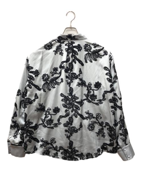 Ameri（アメリ）Ameri (アメリ) MOLE YARN EMBROIDERY SATIN SHIRT ブルー×ブラック サイズ:FREEの古着・服飾アイテム