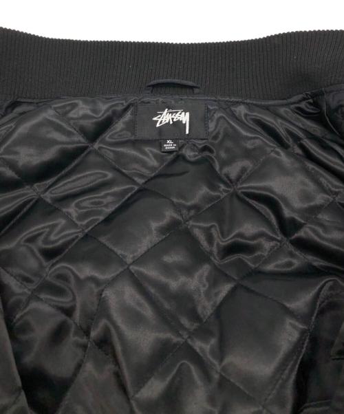 stussy（ステューシー）stussy (ステューシー) SURFMAN STADIUM JACKET ブラック サイズ:SIZE XLの古着・服飾アイテム