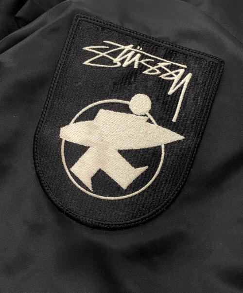 stussy（ステューシー）stussy (ステューシー) SURFMAN STADIUM JACKET ブラック サイズ:SIZE XLの古着・服飾アイテム