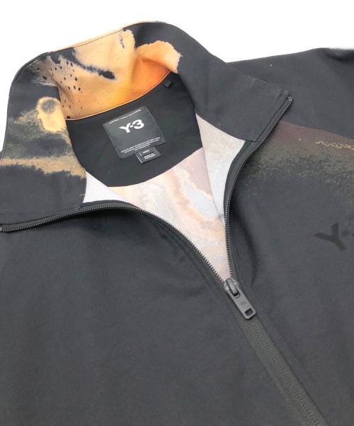 Y-3（ワイスリー）Y-3 (ワイスリー) AOP TRACK TOP 3-STRIPES ブラック×オレンジ サイズ:Mの古着・服飾アイテム