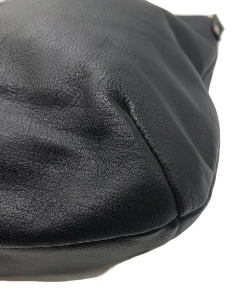 russet（ラシット）russet (ラシット) スリムエンボスモノグラム2WAYレザーバッグ ブラックの古着・服飾アイテム