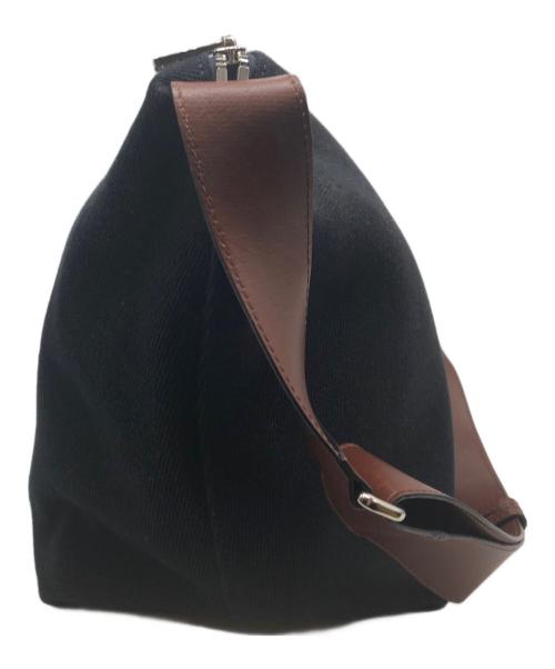 J.W.ANDERSON（ジェイダブリューアンダーソン）J.W.ANDERSON (ジェイダブリューアンダーソン) JWA Corner Crossbody Bag ブラックの古着・服飾アイテム