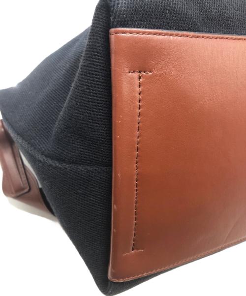 J.W.ANDERSON（ジェイダブリューアンダーソン）J.W.ANDERSON (ジェイダブリューアンダーソン) JWA Corner Crossbody Bag ブラックの古着・服飾アイテム