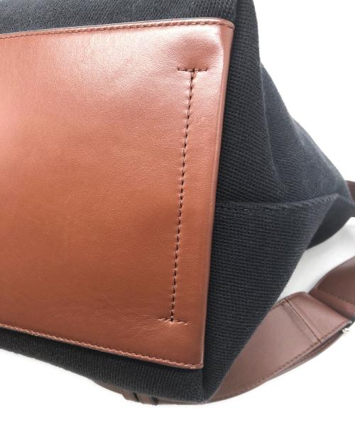 J.W.ANDERSON（ジェイダブリューアンダーソン）J.W.ANDERSON (ジェイダブリューアンダーソン) JWA Corner Crossbody Bag ブラックの古着・服飾アイテム