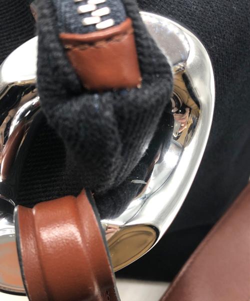 J.W.ANDERSON（ジェイダブリューアンダーソン）J.W.ANDERSON (ジェイダブリューアンダーソン) JWA Corner Crossbody Bag ブラックの古着・服飾アイテム