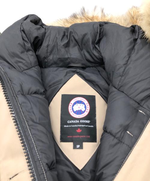 CANADA GOOSE（カナダグース）CANADA GOOSE (カナダグース) LABRADOR BOMBER ダウンジャケット ベージュ サイズ:SIZE Sの古着・服飾アイテム