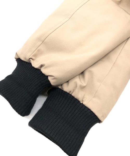 CANADA GOOSE（カナダグース）CANADA GOOSE (カナダグース) LABRADOR BOMBER ダウンジャケット ベージュ サイズ:SIZE Sの古着・服飾アイテム