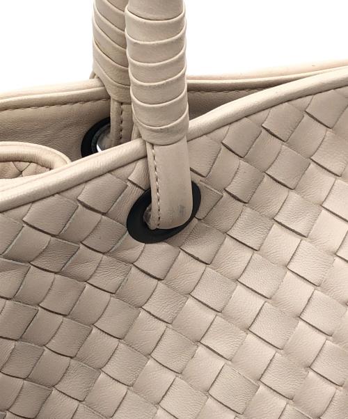 BOTTEGA VENETA（ボッテガベネタ）BOTTEGA VENETA (ボッテガベネタ) イントレチャートサッチェルバッグ ベージュの古着・服飾アイテム