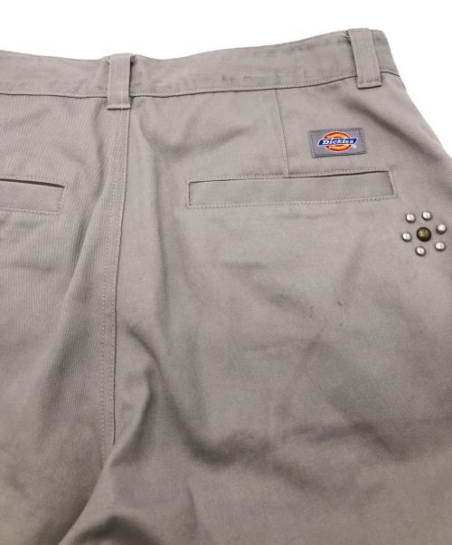 Dickies（ディッキーズ）Dickies (ディッキーズ) BADWAY (バッドウェイ) studs chino pants グレー サイズ:SIZE Mの古着・服飾アイテム