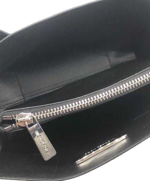 MICHAEL KORS（マイケルコース）MICHAEL KORS (マイケルコース) MERCERミディアム メッセンジャー ブラックの古着・服飾アイテム