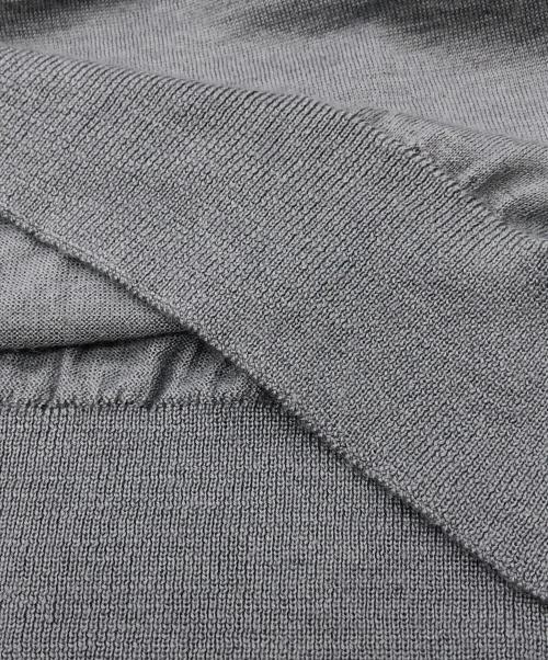 30/70（トレンタセッタンタ）30/70 (トレンタセッタンタ) カシミヤシルクタートルネックニット グレー サイズ:SIZE Lの古着・服飾アイテム