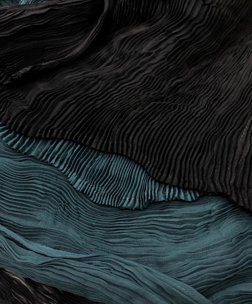ISSEY MIYAKE（イッセイミヤケ）ISSEY MIYAKE (イッセイミヤケ) プリーツショールカーディガン ブラック×グリーン サイズ:SIZE 2の古着・服飾アイテム