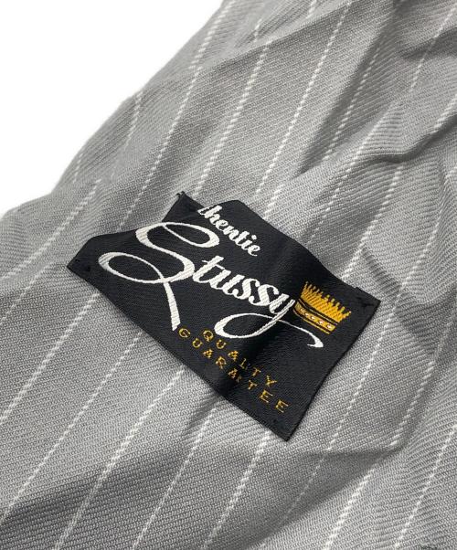 stussy（ステューシー）stussy (ステューシー) DOUBLE-BREASTED BLAZER WRINKLED STRIPE グレー サイズ:SIZE Mの古着・服飾アイテム