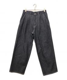 Graphpaper（グラフペーパー）の古着「Colorfast Denim Two Tuck Tapered Pants / カラーファストデニムツータックテーパードパンツ」｜インディゴ