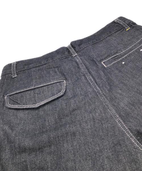 Graphpaper（グラフペーパー）Graphpaper (グラフペーパー) Colorfast Denim Two Tuck Tapered Pants / カラーファストデニムツータックテーパードパンツ インディゴ サイズ:1の古着・服飾アイテム