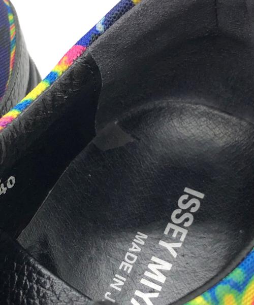 ISSEY MIYAKE MEN（イッセイミヤケメン）ISSEY MIYAKE MEN (イッセイミヤケメン) レザーキャンバススニーカー ブラック×マルチカラー サイズ:SIZE 40の古着・服飾アイテム