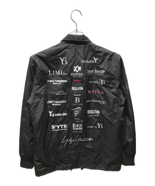 YOHJI YAMAMOTO（ヨウジヤマモト）YOHJI YAMAMOTO (ヨウジヤマモト) New Era (ニューエラ) コーポレートロゴナイロンコーチジャケット　YL-Y01-930　00周年記念  ブラック サイズ:Sの古着・服飾アイテム