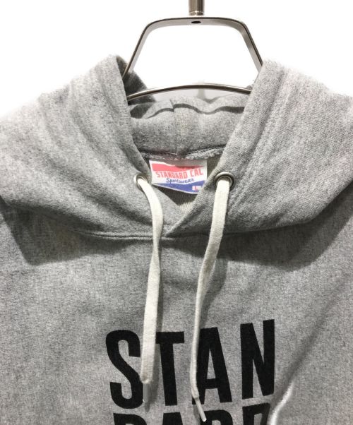 STANDARD CALIFORNIA（スタンダードカリフォルニア）STANDARD CALIFORNIA (スタンダートカルフォニア) GO OUT (ゴーアウト) ロゴパーカー グレー サイズ:Lの古着・服飾アイテム