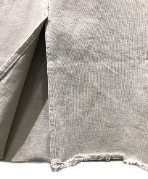 upper hights（アッパーハイツ）upper hights (アッパーハイツ) IENA (イエナ) 別注 THE CAMPBELLスカート　8612051-SND ベージュの古着・服飾アイテム