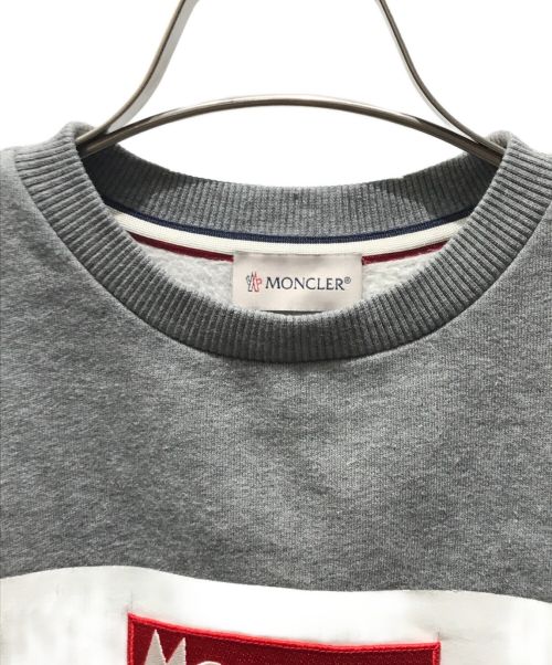 MONCLER（モンクレール）MONCLER (モンクレール) BOXロゴワッペン付 クルーネック スウェット　E29548026750 グレー サイズ:140㎝の古着・服飾アイテム
