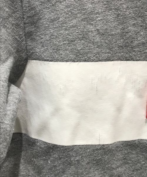 MONCLER（モンクレール）MONCLER (モンクレール) BOXロゴワッペン付 クルーネック スウェット　E29548026750 グレー サイズ:140㎝の古着・服飾アイテム